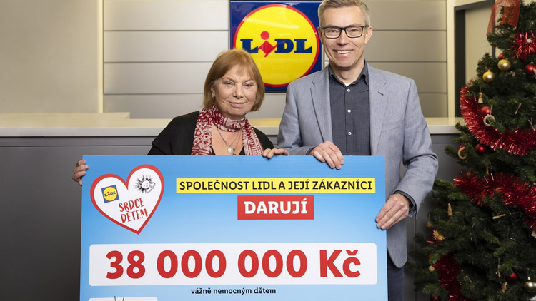 Sbírka Srdce dětem ve všech prodejnách Lidl se stala stejně jako loni nejštědřejší veřejnou sbírkou v rámci Giving Tuesday