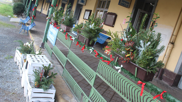 Na místním nádraží před Vánoci zastavuje radost