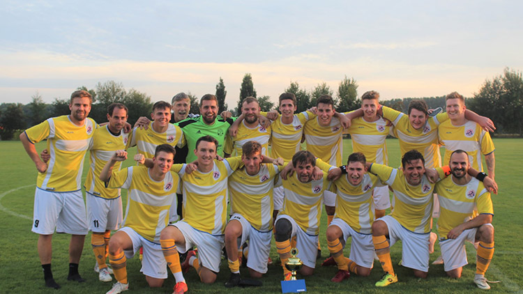 Pohár poprvé v rukou mužstva ze třetí třídy