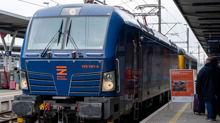 Olomoucký kraj má modernizovanou železniční trať. Brzy na ni vyjedou moderní soupravy