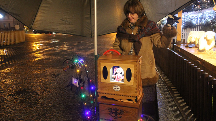 Flašinetářka zlepšovala  náladu u betléma