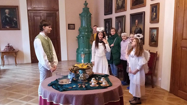 Zatoulaní andělé i sváteční tržnice