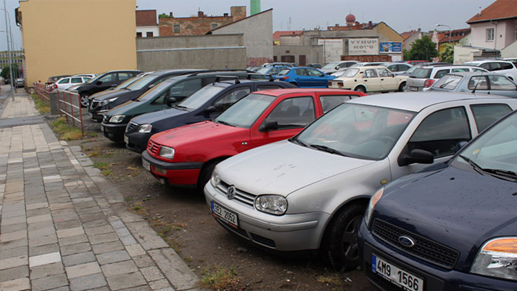 Město plánuje parkovací domy