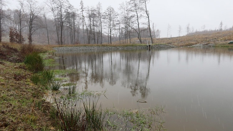 Na vyprahlých Drahanech postavily letos Vojenské lesy další tři vodní nádrže,  celkem jich přibylo 17