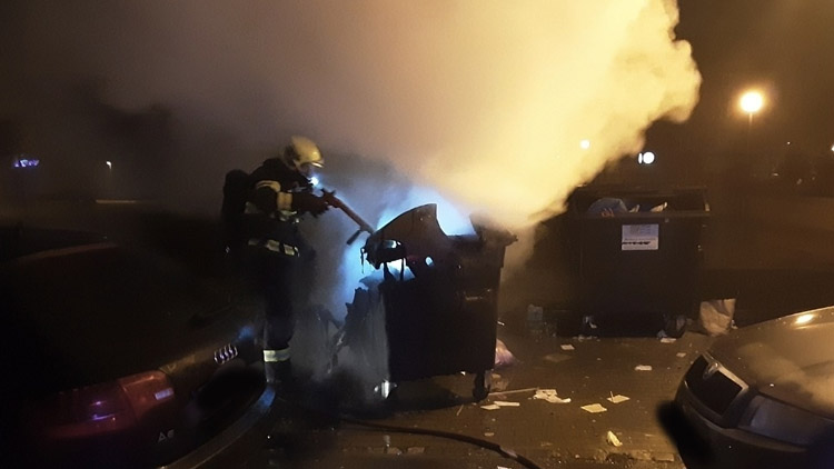 Během Silvestra vyjížděly jednotky k 16 požárům