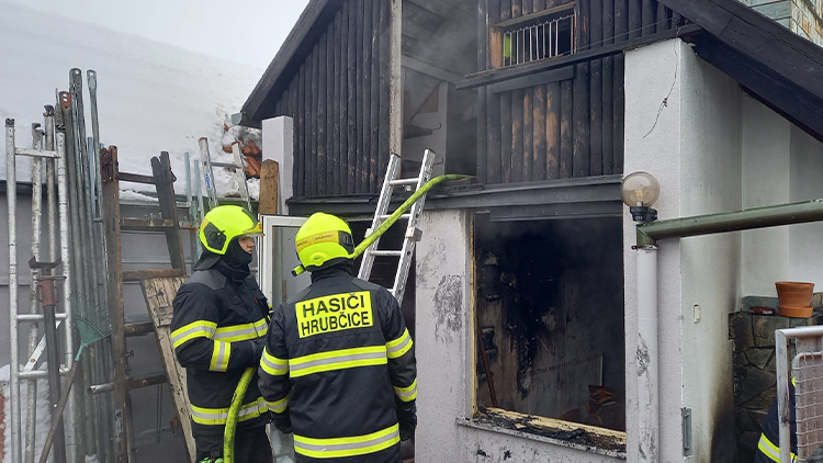 Z uzeného nezbylo nic,  požár museli řešit hasiči