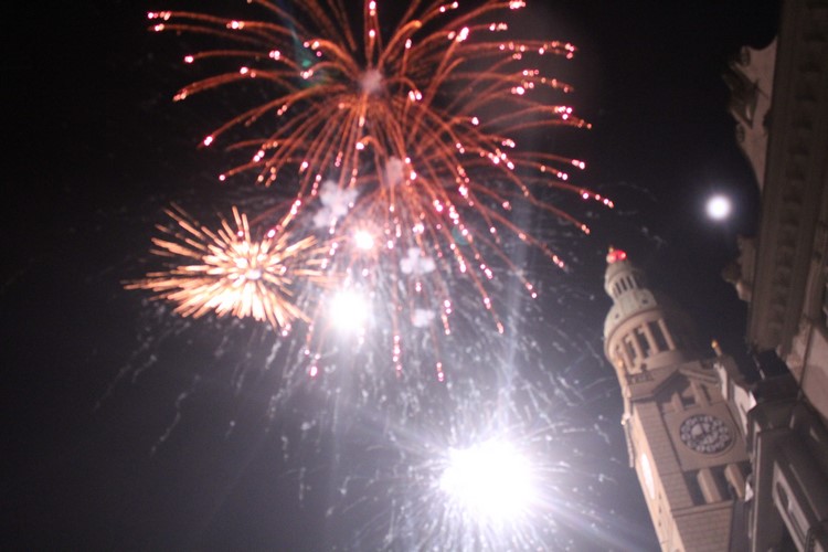 Na ohňostroj v centru města dorazily davy