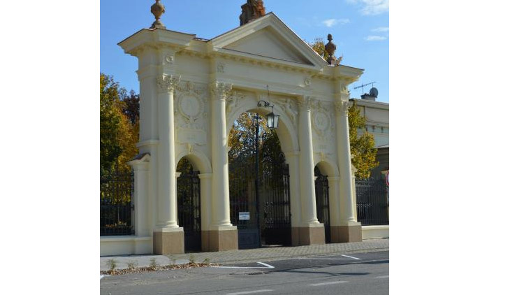 Zrekonstruovaná hřbitovní brána míří do dvou soutěží!