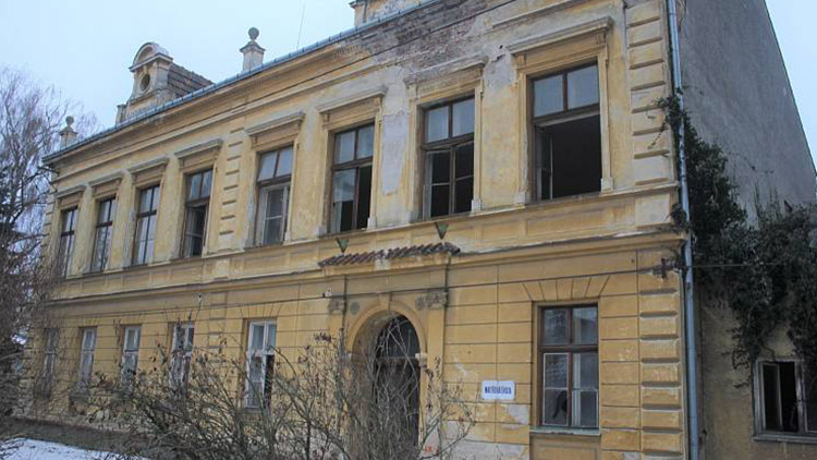 V Hrušce občané odmítli zbourání bývalé školy