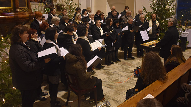 Sbor Schola Cantorum se v kostele ohlédl za Vánocemi