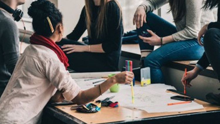 Studenti mohou vyrazit na zkušenou. Kraj jim přispěje