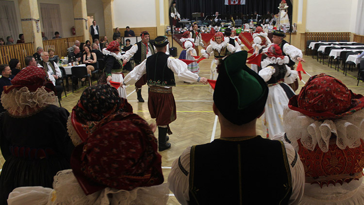 Hanácké bál ukázal, že Kostelec a folklór  STÁLE PATŘÍ K SOBĚ