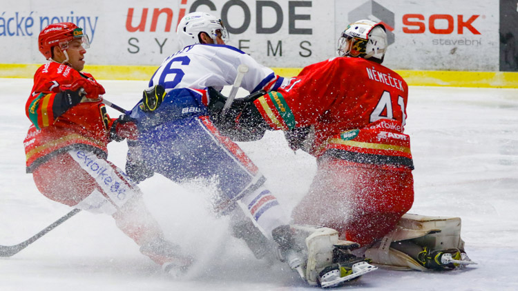 Jestřábi po duelu s Horáky berou dva body