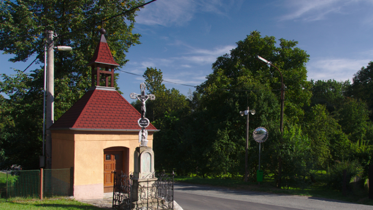 Plánují parkoviště u bytovky