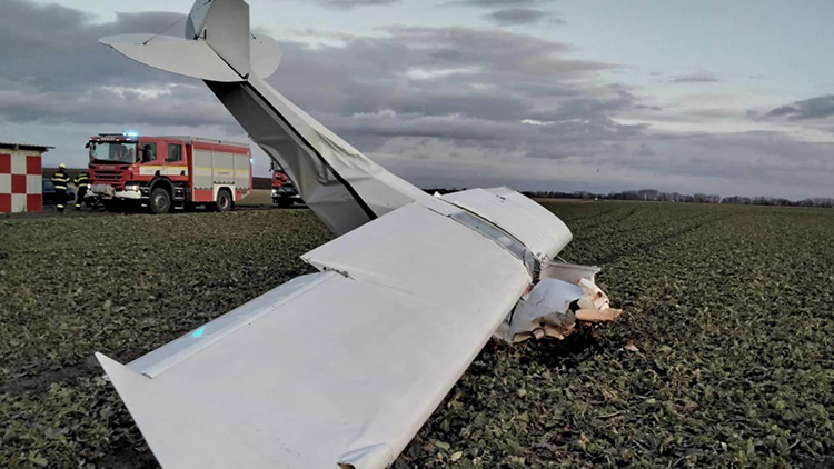 Nehoda ultralehkého letadla zaměstnala hasiče