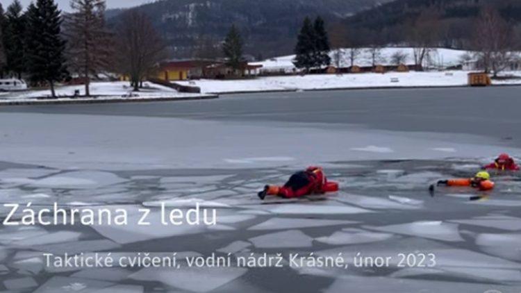 Na led nyní nevstupujte, radí hasiči