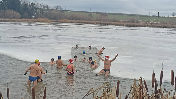 Nebeský rybník u Drahan dokáže nadchnout. Hlavně cyklisty