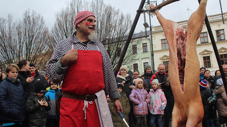 Masopustní veselí  poručilo i větru a dešti