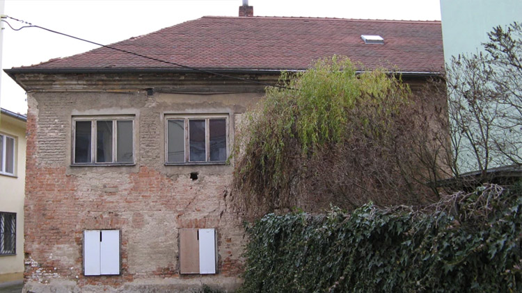 O Bratrskou školu v Kostelecké ulici město zájem nemá