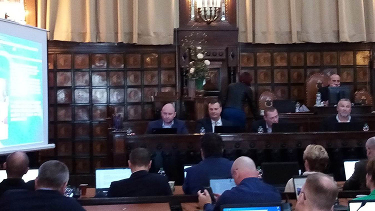 Dotace do sportu i koupě památek