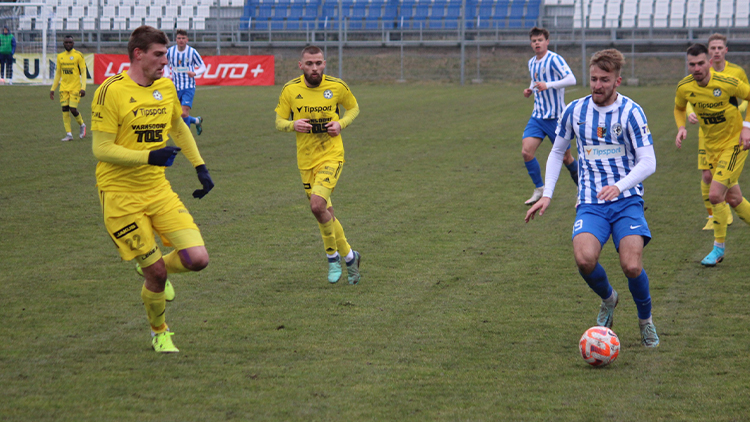 Eskáčko zachraňovalo s nováčky v sestavě plichtu