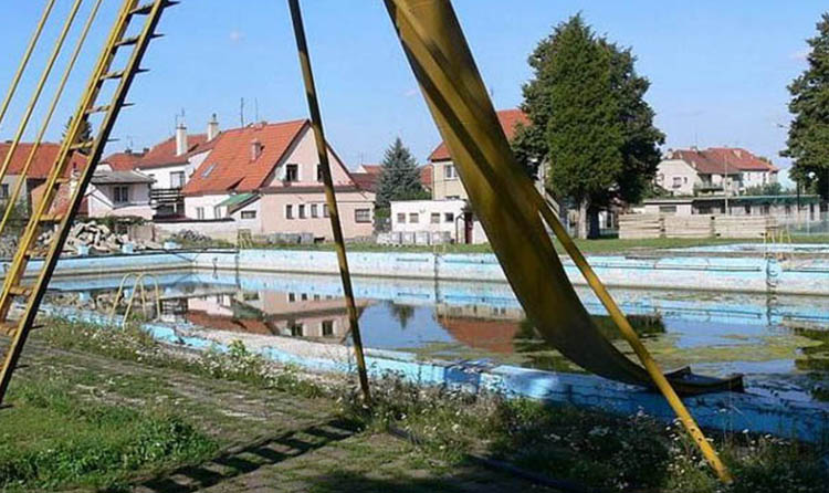 Koupaliště se v Němčicích nedočkají