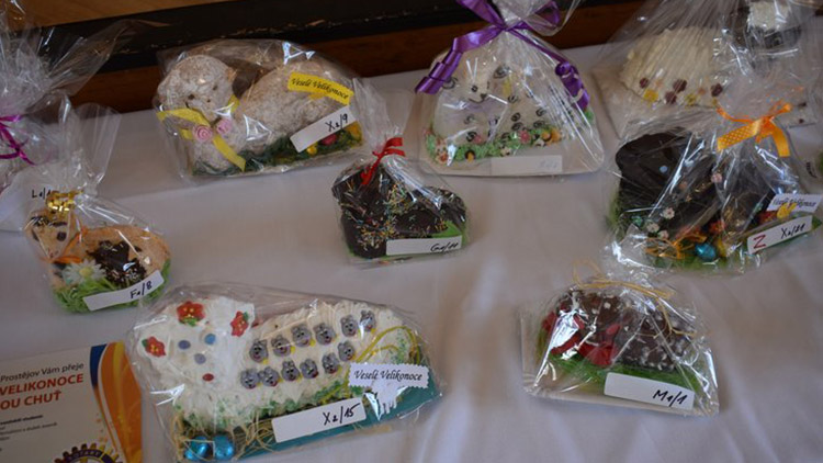 Několik set velikonočních beránků ozdobí Národní dům