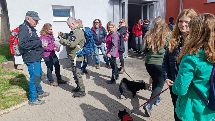 Foto archiv Večerníku Prvojarní výšlap na Obrovu nohu