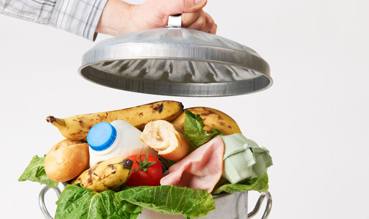 Rozežranost, co nezná hranic. Proč se vyhodí třetina potravin?   