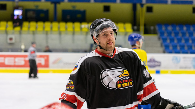 „Na této soutěži je krásná láska k hokeji,“ má jasno kapitán mužstva Robert Jedlička