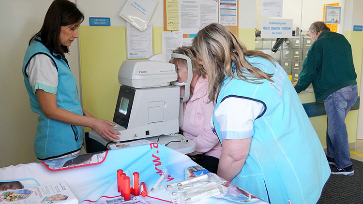 Z NEMOCNICE…  O Den otevřených dveří Očního oddělení měli lidé zájem