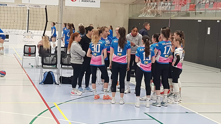 Starší žákyně vékáčka suverénně ovládly krajský přebor U16, svůj triumf potvrdily i na závěr doma