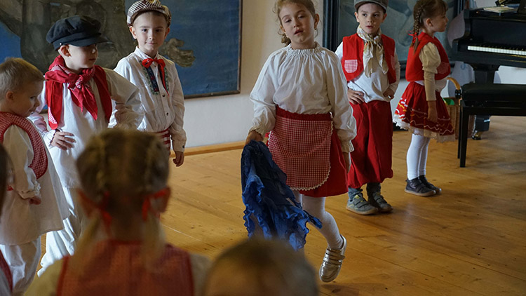 V Plumlově vítali jaro. Tancem i tvořením