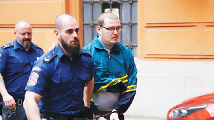 Soud neměl s bestiálním zabijákem slitování