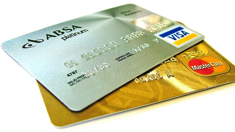 Našel kartu a vyrazil na nákupy. Skončí ve vězení