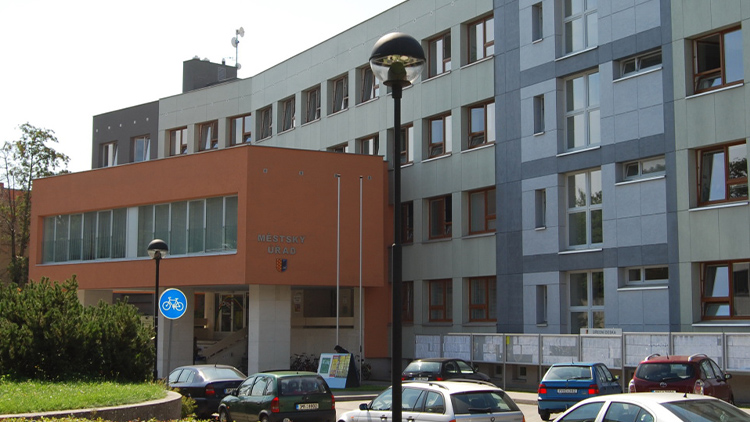 Na pomoc živnostníci a spolky zatím čekají