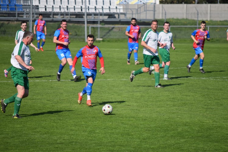 Infarktové derby rozsekl veterán