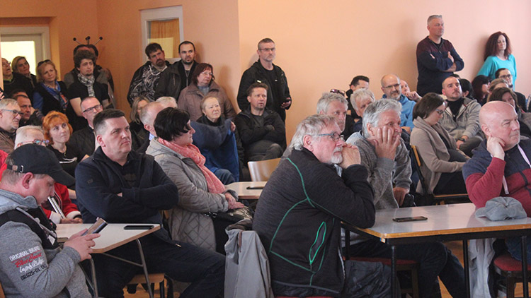 V Mostkovicích „diskutovali“ o odpadech. Místní měli většinou jasno