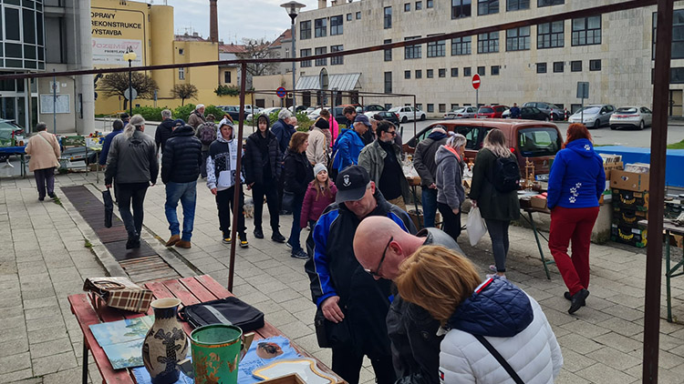 SBĚRATELSKÝ a BLEŠÍ TRH  má za sebou rekordní účast