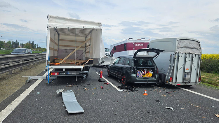 Děsivá srážka paralyzovala dálnici!