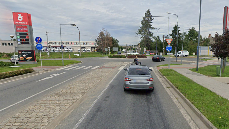 Rozšíření rondelu v Olomoucké, nový nájezd nebo parkování