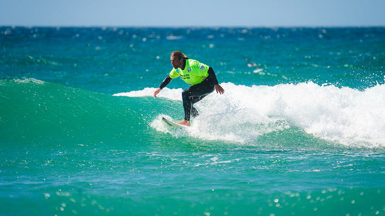 „Už odmala jsem měl sen jet do světa a surfovat,“ říká Robert Vysloužil