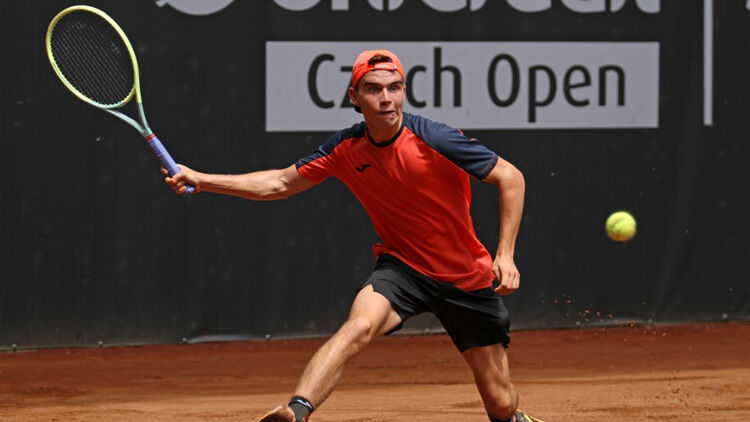 Do semifinále UniCredit Czech Open prošli dva domácí tenisté