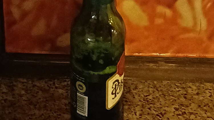 Brázdil náměstí na kole a s pivem v ruce