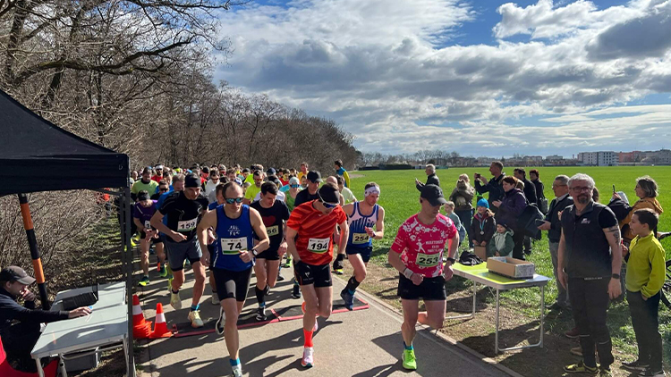 Půlmaraton rozběhal téměř dvě stě dospělých i dětí