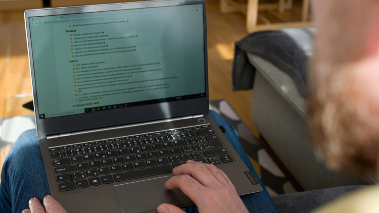 Vyhněte se frontám, pokud se změnila vaše finanční situace, doložte rozhodné příjmy elektronicky