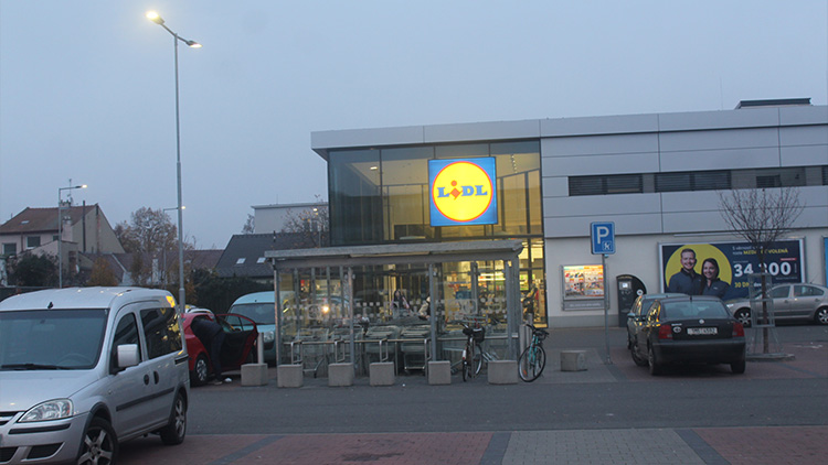 Urazil 200 kilometrů, aby v Lidlu ukradl 50 másel