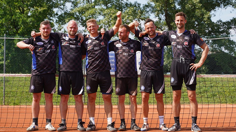 PRVNÍ ZTRÁTU utrpěli nohejbalisté Prostějova porážkou na Pankráci