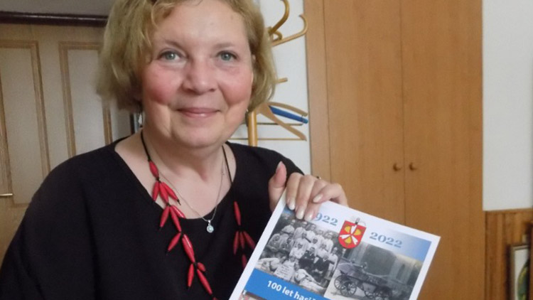 Bronz urvaly Slatinky, kde se ročně  pořádá 32 společenských akcí