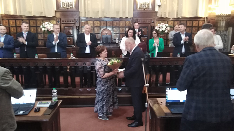 S ředitelkou Městského divadla Janou Maršálkovou  se zastupitelé a zastupitelky loučili potleskem vestoje